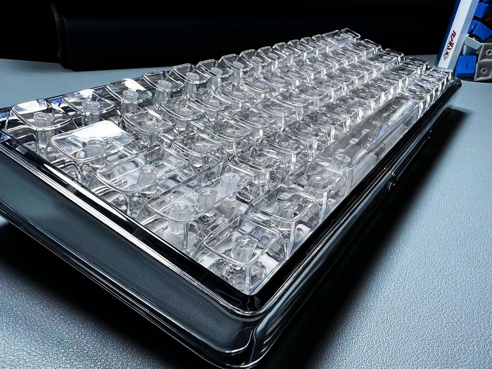 132 مفتاحًا شفافًا من الكريستا - مراجعة Keyboard Gaming Black وسعره