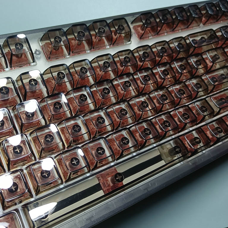 132 مفتاحًا شفافًا من الكريستا - مراجعة Keyboard Gaming Black وسعره