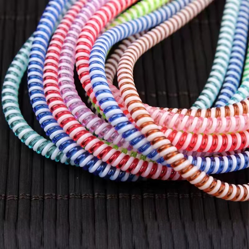 واقي كابل شحن USB حلزوني جديد  - مراجعة Coiled Usb Cable وسعره